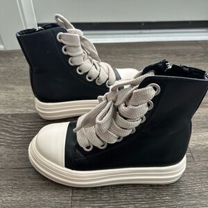 Shein Alan Vincent Black and White Boots